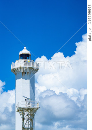 沖縄県　宮古島市　島　天国　夏休み　午前　雲　パナリ　岩礁　平安名埼灯台　サンゴ礁　東平安名崎 114299948