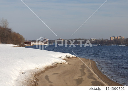 river on a sunny evening. Trees and shrubs. Landscape of winter nature, river banks river on a sunny evening. Trees and shrubs. Landscape of winter nature, river banks 114300791