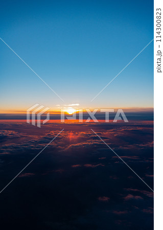 機内 リゾート エンジン 観光 旅行 飛行機 海 ウィング 座席 インバウンド 窓際 朝日 夕日 機内 リゾート エンジン 観光 旅行 飛行機 海 ウィング 座席 インバウンド 窓際 朝日 夕日 114300823