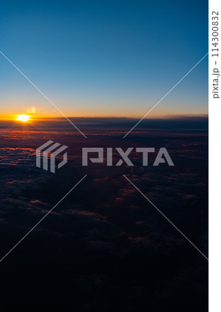 機内 リゾート エンジン 観光 旅行 飛行機 海 ウィング 座席 インバウンド 窓際 朝日 夕日 機内 リゾート エンジン 観光 旅行 飛行機 海 ウィング 座席 インバウンド 窓際 朝日 夕日 114300832