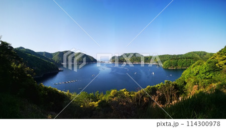 福井県の三方五湖の日向湖(ひるがこ) 福井県の三方五湖の日向湖(ひるがこ) 114300978