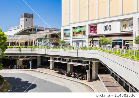 川崎市 休日の新百合ヶ丘駅南口 川崎市 休日の新百合ヶ丘駅南口 114302336