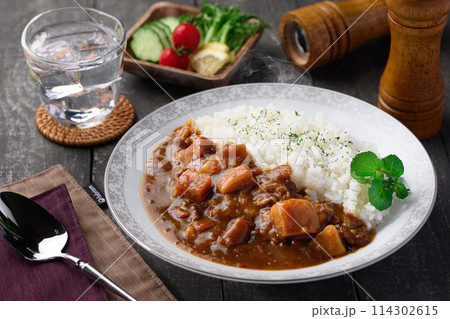 お野菜たっぷりのカレーライス 114302615