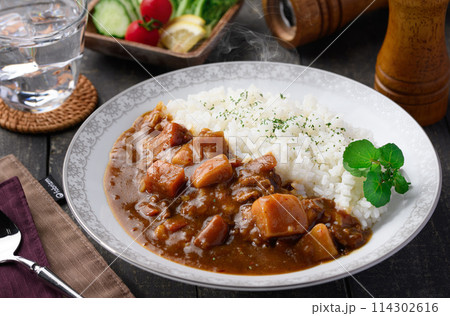 お野菜たっぷりのカレーライス 114302616