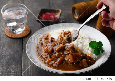 お野菜たっぷりのカレーライス 114302619