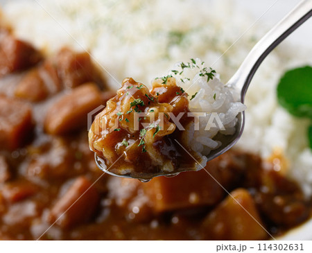 お野菜たっぷりのカレーライス 114302631