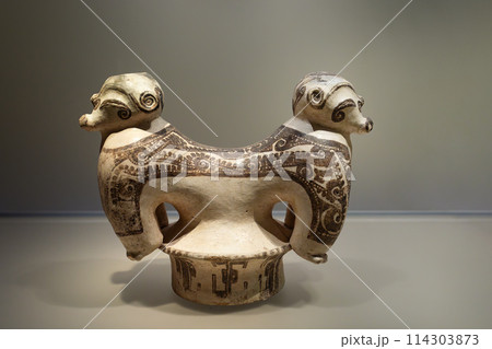 Pre-Columbian artifact - statuette in the Museo del Oro - Gold Museum located in Bogota, Colombia. 114303873