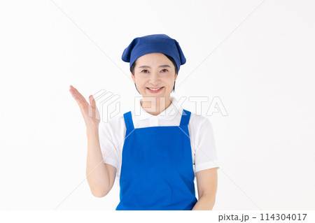 ミドル女性　ユニホーム　エプロン　手かざし 114304017
