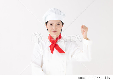 ミドル女性 コック服 ガッツポーズ ミドル女性 コック服 ガッツポーズ 114304115