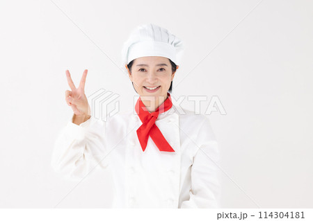 ミドル女性　コック服　ピース 114304181