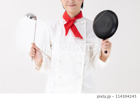 ミドル女性 コック服 調理器具 顔なし ミドル女性 コック服 調理器具 顔なし 114304245