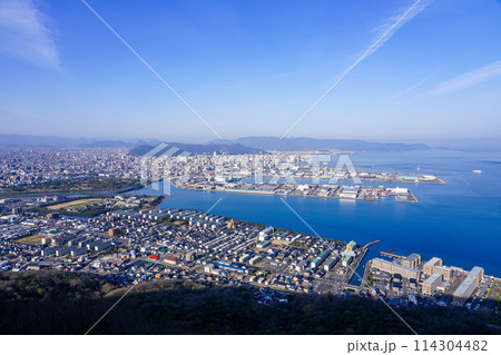 壮大な瀬戸のパノラマ 屋島山上獅子の霊巌展望台からの見晴らし（香川県高松市） 114304482