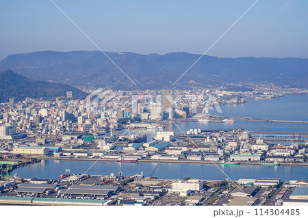 壮大な瀬戸のパノラマ 屋島山上獅子の霊巌展望台からの見晴らし（香川県高松市） 114304485