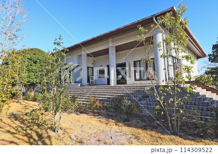 福岡県築上郡にある展示館上毛町歴史民俗資料館 福岡県築上郡にある展示館上毛町歴史民俗資料館 114309522