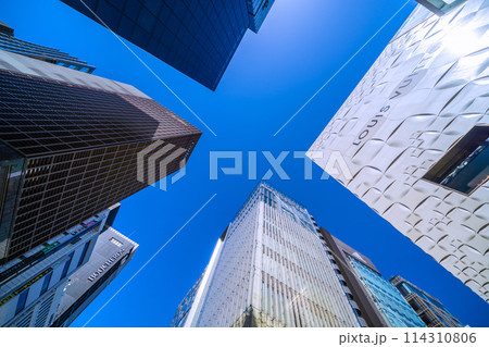 日本の東京都市景観　銀座二丁目周辺のビルなどを望む＝5月5日（歩行者天国実施日） 114310806