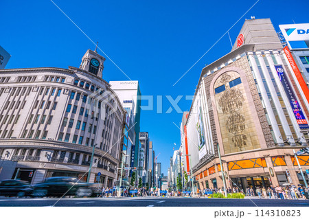 日本の東京都市景観 インバウンド復活…外国人観光客らで賑わうGWの銀座＝5日・ホコ天実施日 114310823