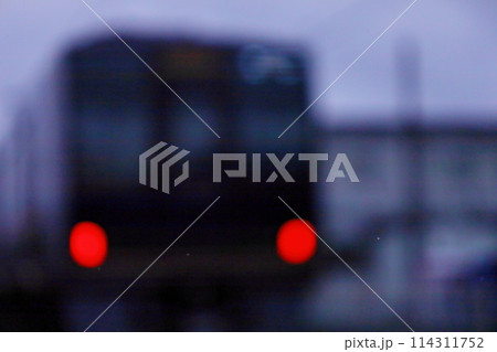 鉄道沿線の風景　ボカシ写真 114311752