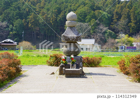 蘇我入鹿首塚（奈良県明日香村飛鳥） 114312349