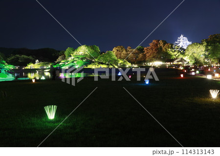 ライトアップされた岡山城と後楽園 ライトアップされた岡山城と後楽園 114313143