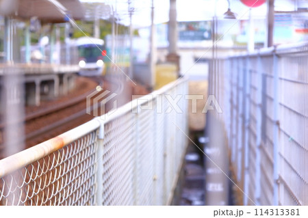 鉄道沿線の風景　ボカシ写真 114313381