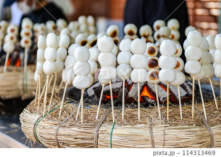 串に刺さった団子 114313469
