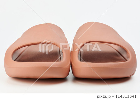 Soft brown rubber sandals 114313641