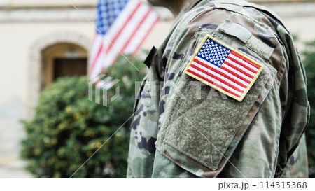 General Instills Valor In American Serviceman With Flag For His Service 114315368