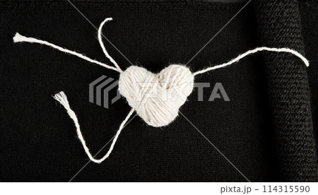 knitting yarn on black background 114315590