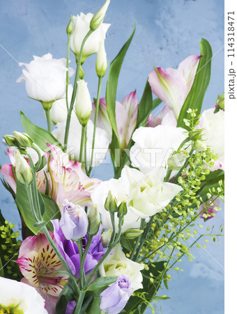 Elegant Flowers Bouquet Elegant Flowers Bouquet 114318471