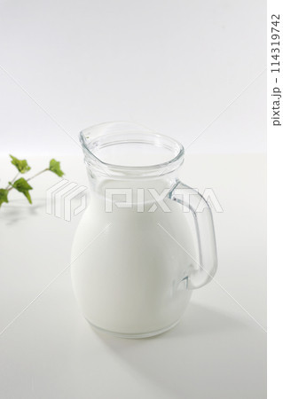 牛乳 ミルク 114319742