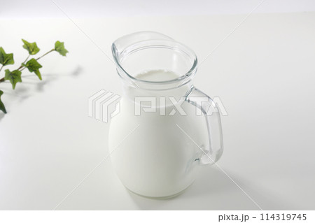 牛乳 ミルク 114319745