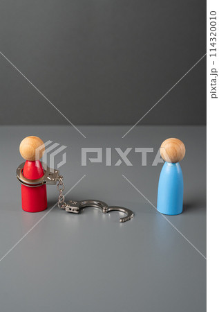 Avoid abusive relationships. Do not get close to a toxic person. Free yourself from the oppression and pressure of your partner. Get psychological help. Domestic confinement and violence. 114320010