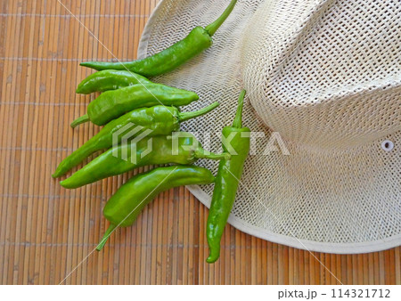 ビタミンCが豊富な夏野菜、アマナガトウガラシの写真 114321712