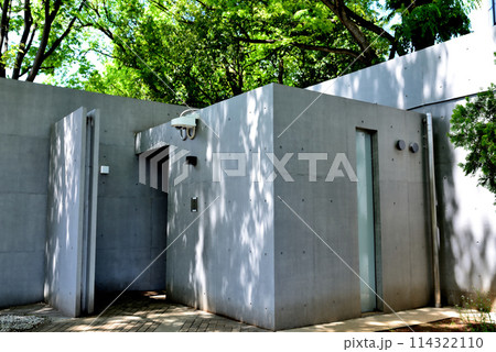 目黒区 西郷山公園トイレの風景 目黒区 西郷山公園トイレの風景 114322110