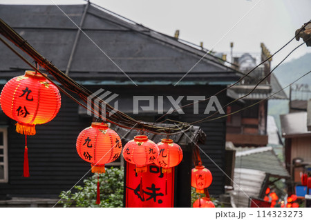 台湾の人気観光地九份の街並みと提灯 台湾の人気観光地九份の街並みと提灯 114323273
