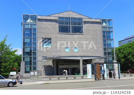 京都国立近代美術館(新館)の正面 京都国立近代美術館(新館)の正面 114324238