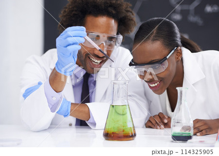 Science, pipette and scientist people in lab for clinical research, study or chemical reaction experiment. Medical, beaker and healthcare expert team with medicine, examination or pharma assessment Science, pipette and scientist people in lab for clinical research, study or chemical reaction experiment. Medical, beaker and healthcare expert team with medicine, examination or pharma assessment 114325905