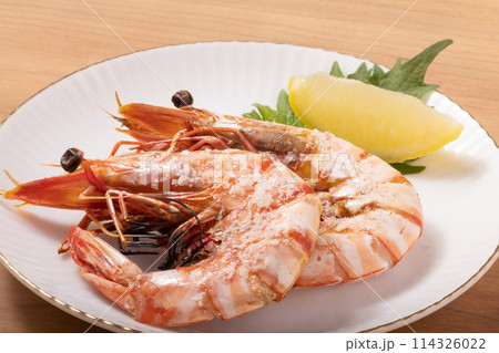 ［インドネシア産］天然　有頭海老の塩焼き 114326022