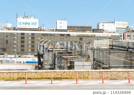 変貌する東京 再開発中の新宿駅西口駅前 2024.04　c-5 フィルム調 114326909