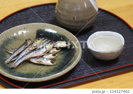 目刺しで一杯 114327402