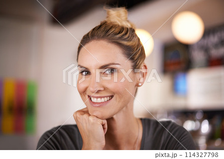 Happy, portrait and woman relax in coffee shop or restaurant as customer in hospitality on holiday or vacation. Girl, smile and enjoy cafe or small business on weekend, break or morning in cafeteria 114327798