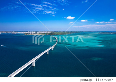 【沖縄・宮古島】伊良部大橋と宮古島市街をドローンで撮影③ 【沖縄・宮古島】伊良部大橋と宮古島市街をドローンで撮影③ 114329567