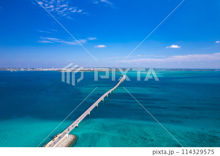 【沖縄・宮古島】伊良部大橋と宮古島市街をドローンで撮影⑦ 【沖縄・宮古島】伊良部大橋と宮古島市街をドローンで撮影⑦ 114329575