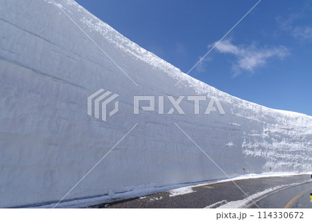 雪の大谷  立山黒部アルペンルート  114330672
