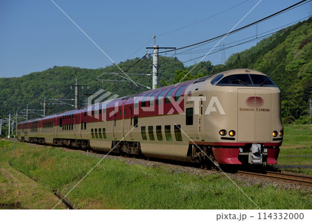伯備線を走る285系寝台特急サンライズ出雲 114332000