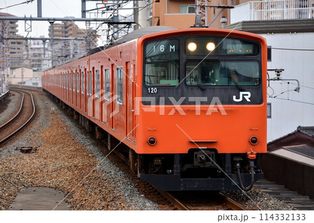大阪環状線を走る201系外回り電車 114332133