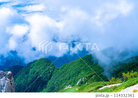 【登山素材】夏の燕岳の稜線と湧き上がる雲【長野県】 【登山素材】夏の燕岳の稜線と湧き上がる雲【長野県】 114332361
