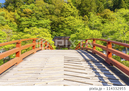 奈良　室生寺門前　室生川に架かる太鼓橋 114332955