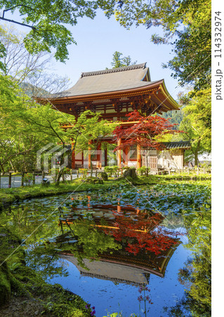 奈良 バン字池に映る室生寺仁王門 リフレクション 奈良 バン字池に映る室生寺仁王門 リフレクション 114332974