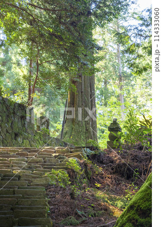室生寺　奥之院へと続く険しい参道 114333060